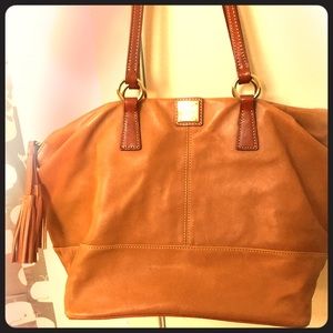 Dooney & Bourke Bag Medium Size Classic ❤️